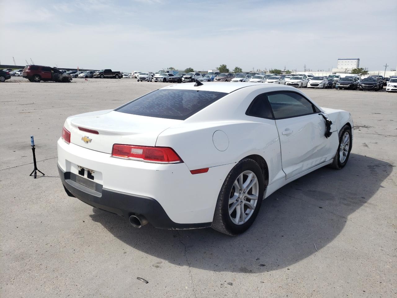 Photo 4 from auction – 2015 CHEVROLET CAMARO LS with VIN 2G1FA1E3XF9302662