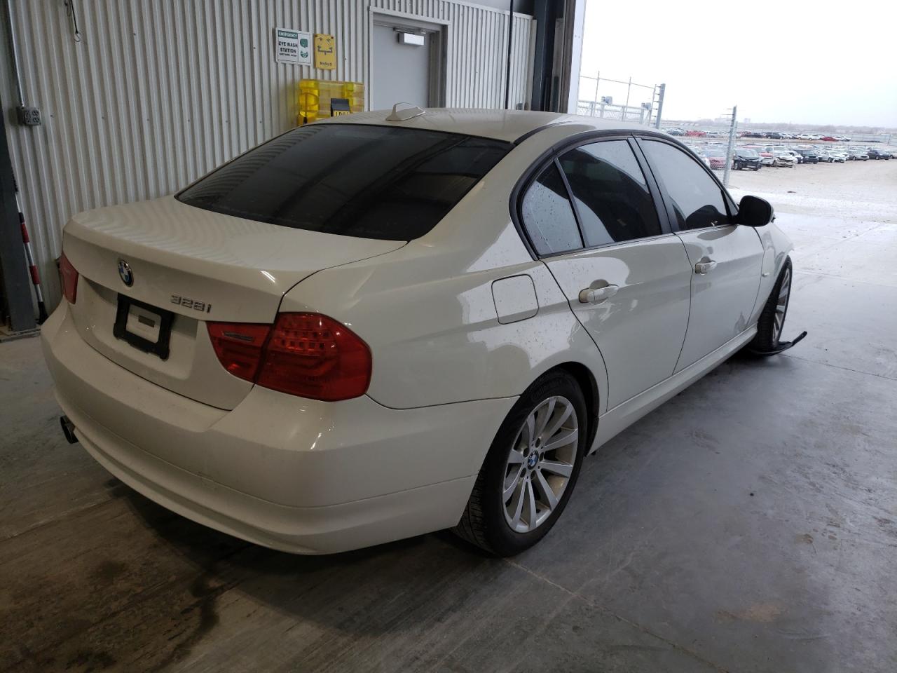 Photo 4 from auction – 2011 BMW 328 I with VIN WBAPH7G52BNN03016