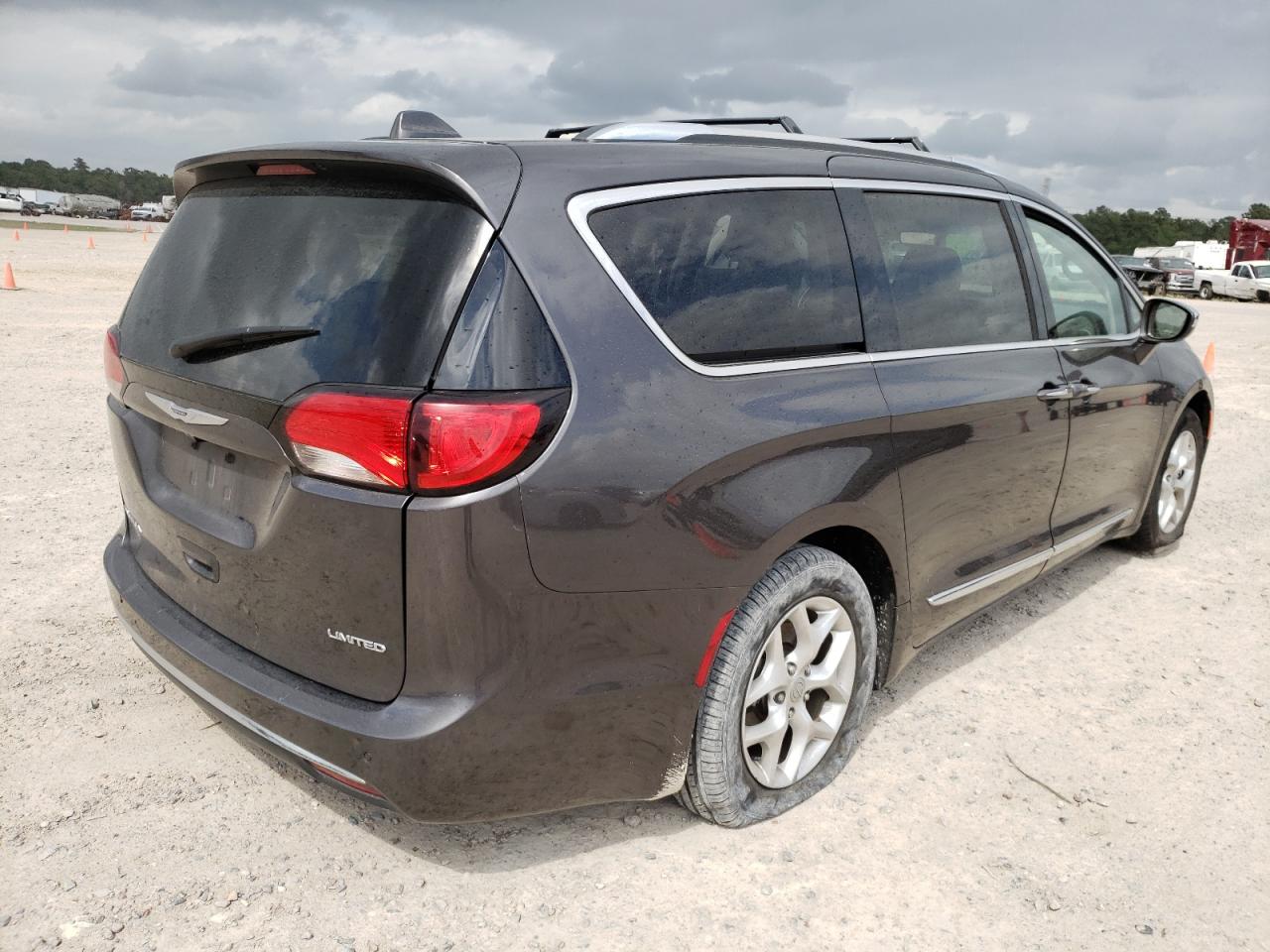 Photo 4 from auction – 2020 CHRYSLER PACIFICA L with VIN 2C4RC1GG5LR192033