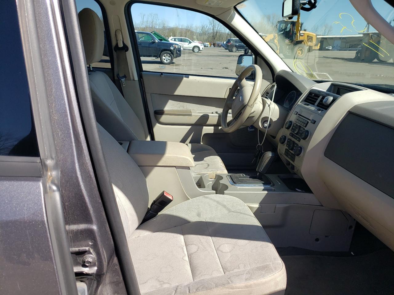 Photo 5 from auction – 2011 FORD ESCAPE XLT with VIN 1FMCU0DG9BKA72701