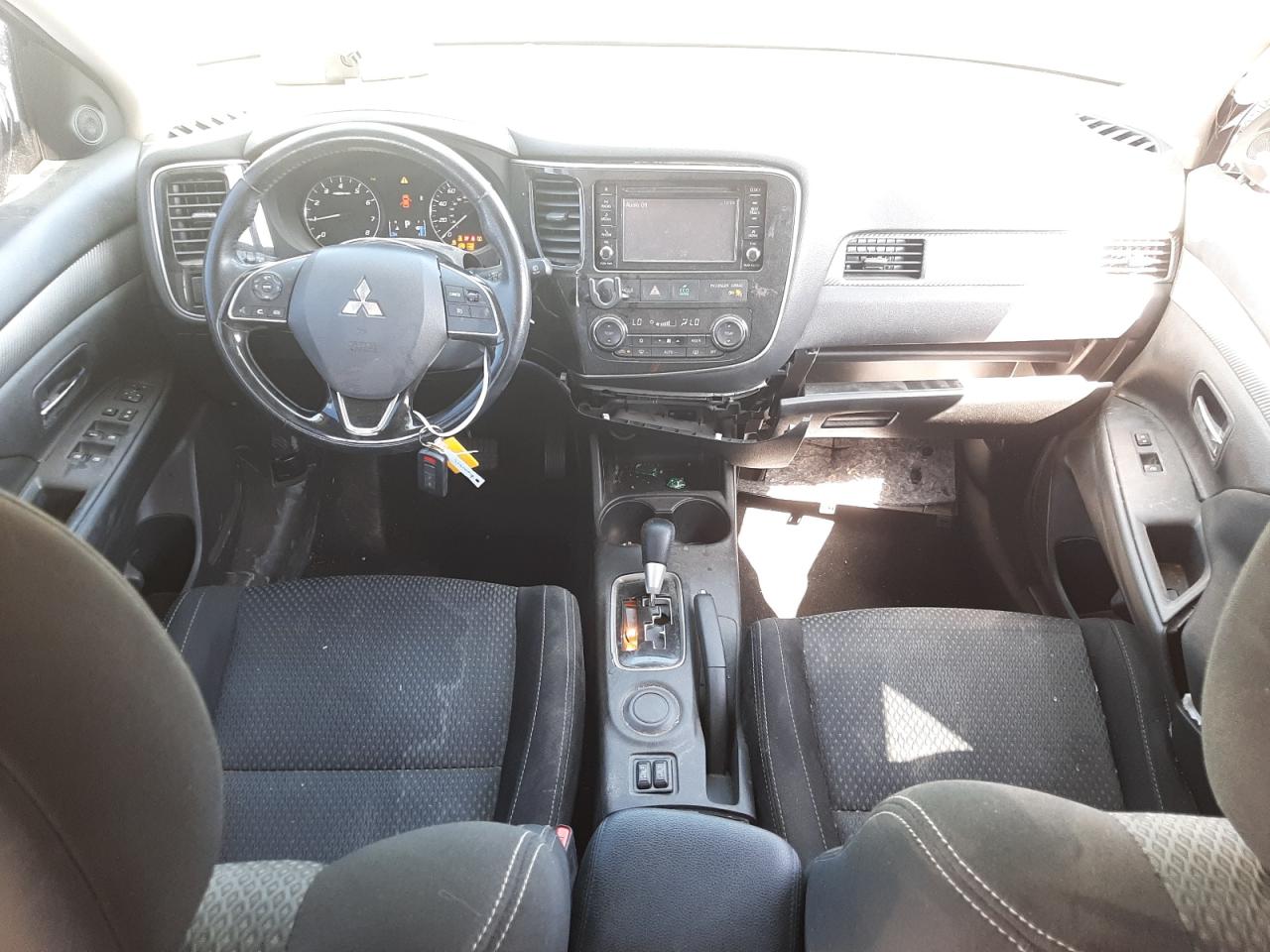Zdjęcie 9 z aukcji – 2016 MITSUBISHI OUTLANDER z VIN JA4AD3A37GZ028901
