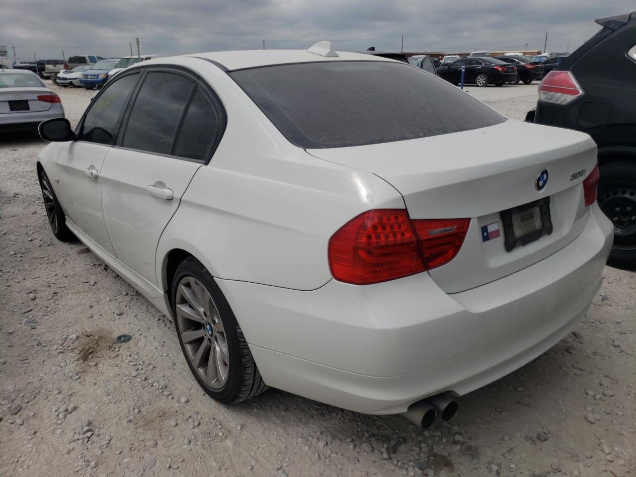 Photo 3 from auction – 2011 BMW 328 I with VIN WBAPH7G56BNM56346