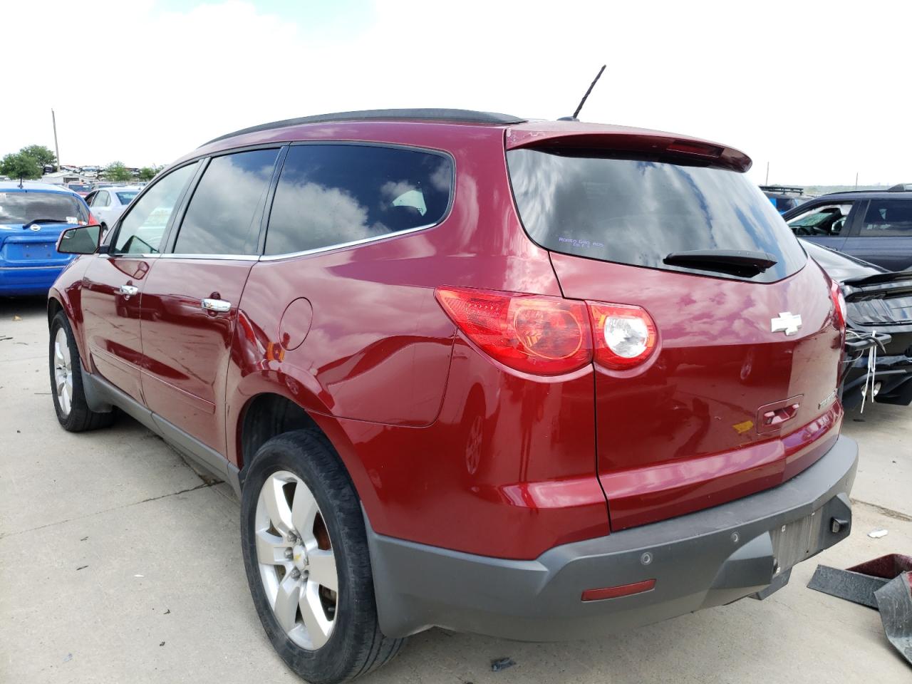 Photo 3 from auction – 2011 CHEVROLET TRAVERSE L with VIN 1GNKRGED3BJ261081