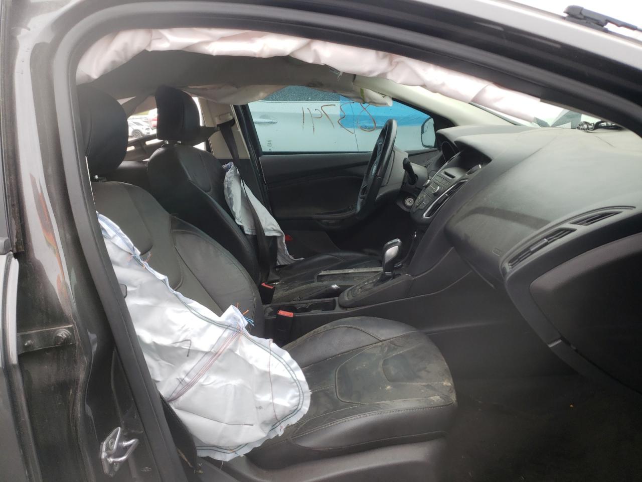 Photo 5 from auction – 2016 FORD FOCUS SE with VIN 1FADP3F23GL275335
