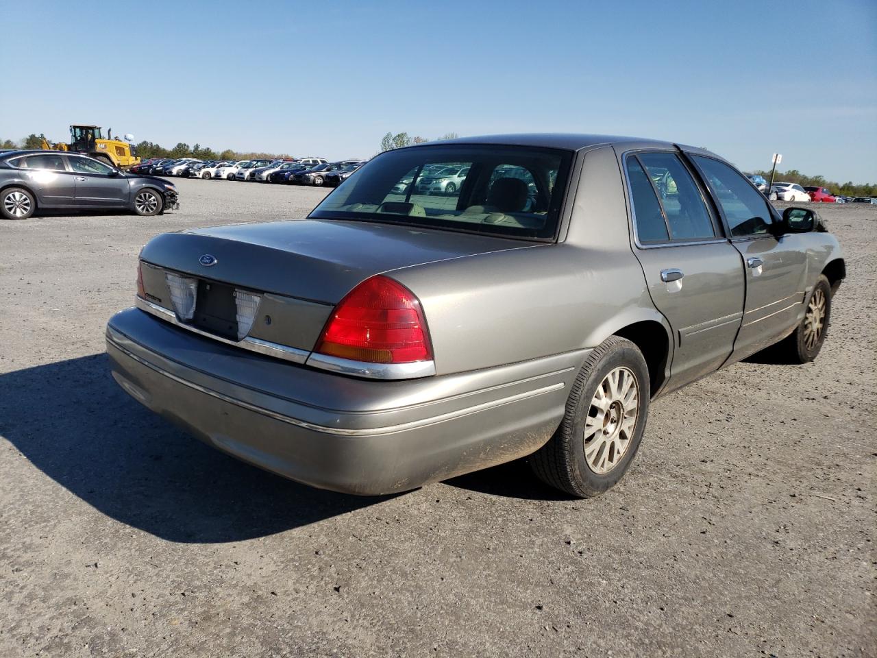 Photo 4 from auction – 2003 FORD CROWN VICT with VIN 2FAFP73W03X137269