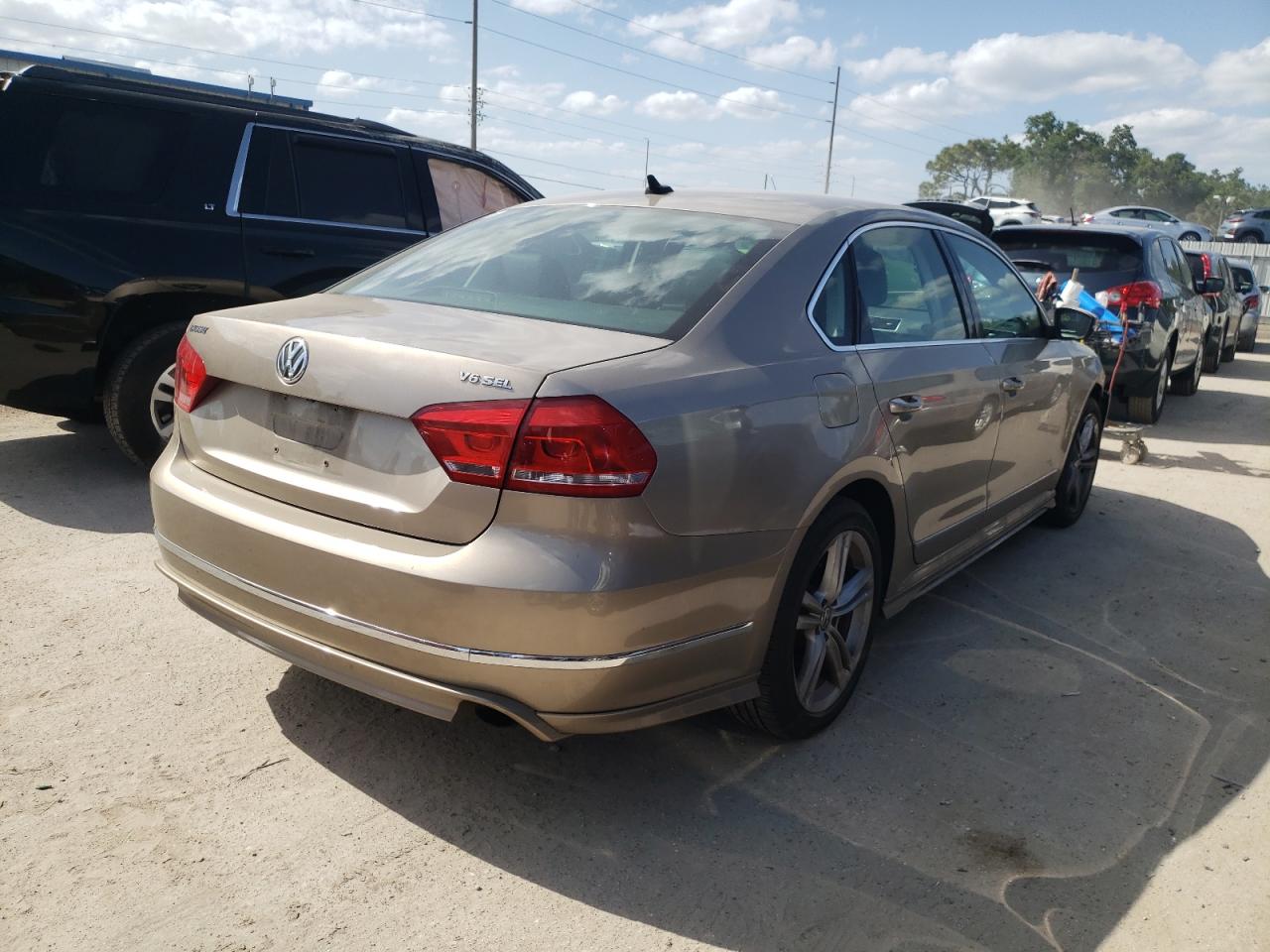 Photo 4 from auction – 2015 VOLKSWAGEN PASSAT SEL with VIN 1VWCM7A39FC057997