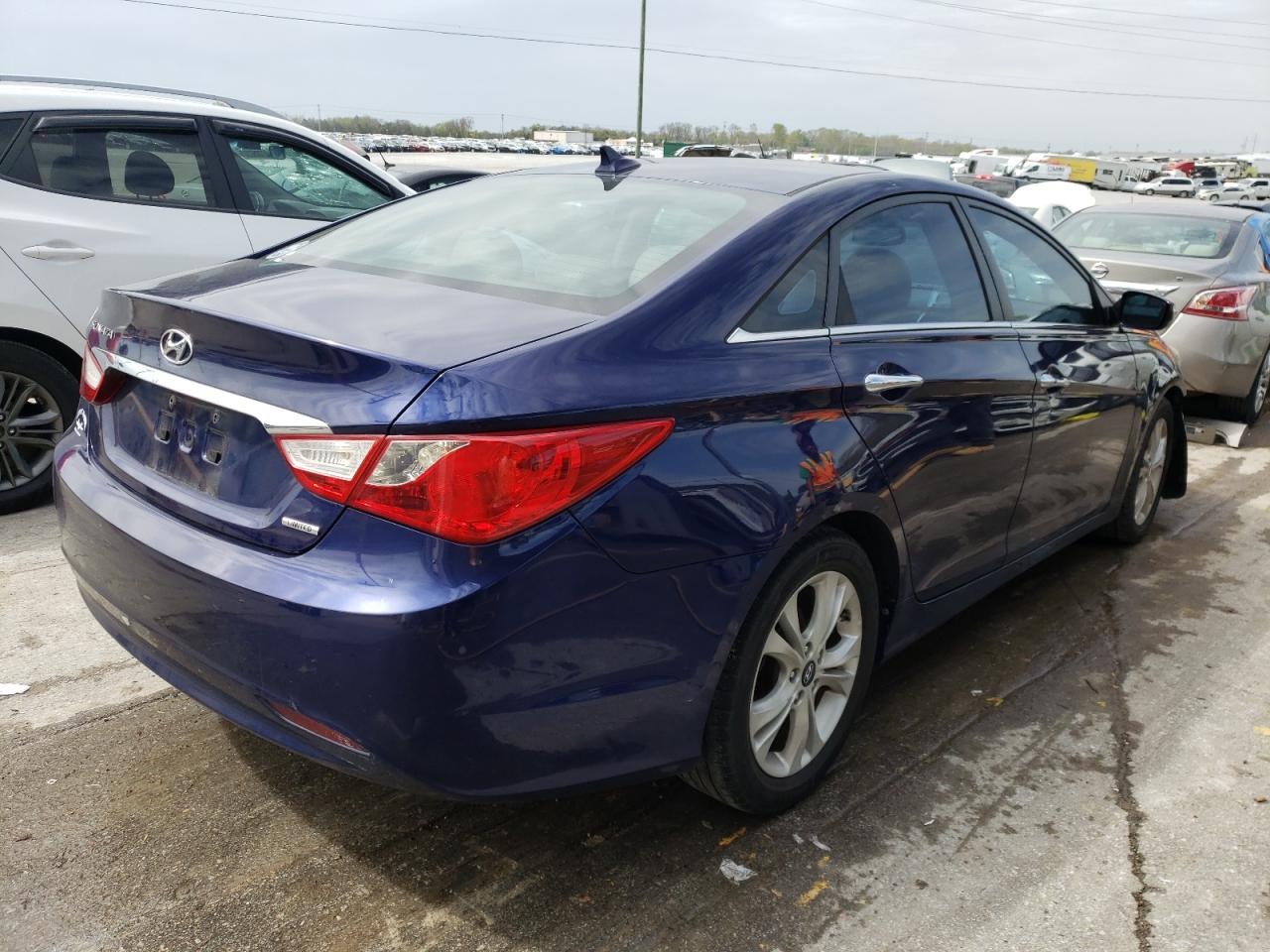 Photo 4 from auction – 2011 HYUNDAI SONATA SE with VIN 5NPEC4AC0BH020607