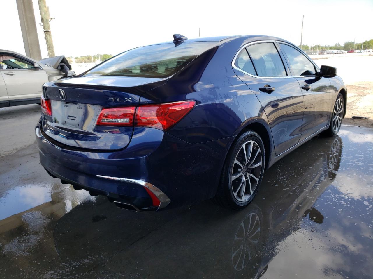 Photo 4 from auction – 2018 ACURA TLX with VIN 19UUB2F32JA002161