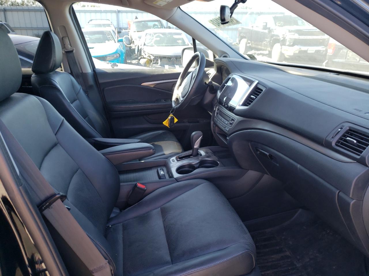 Photo 5 from auction – 2017 HONDA RIDGELINE with VIN 5FPYK3F64HB037499