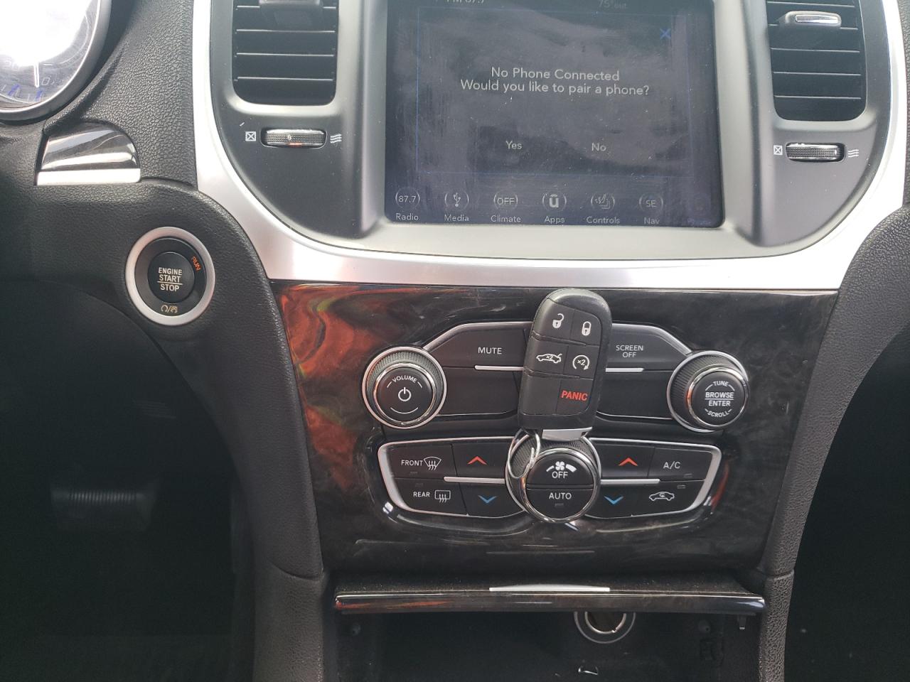 Photo 9 from auction – 2019 CHRYSLER 300 LIMITE with VIN 2C3CCAEG4KH555732