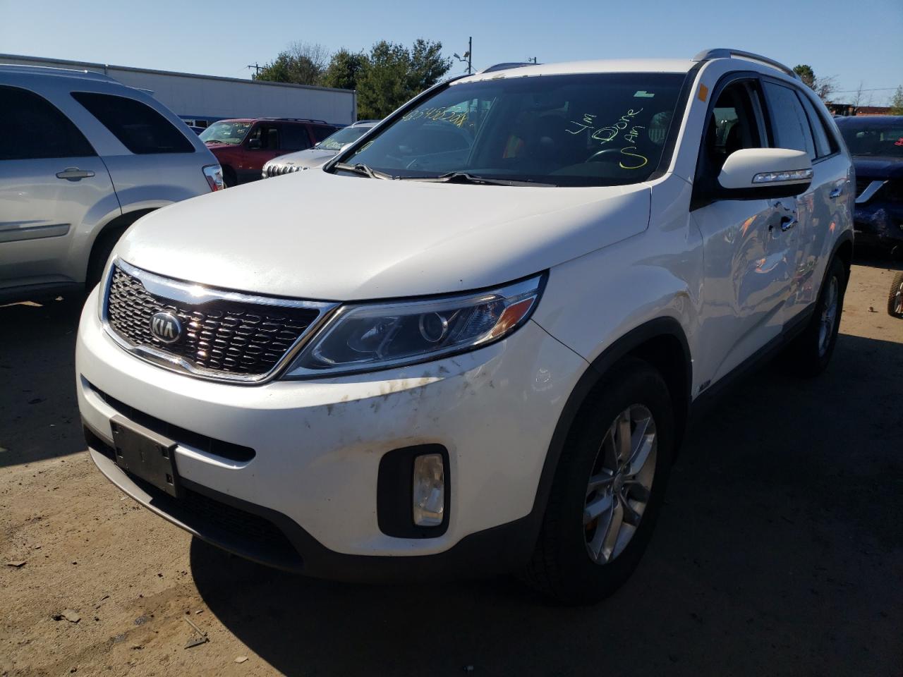Photo 2 from auction – 2015 KIA SORENTO LX with VIN 5XYKTCA69FG643969