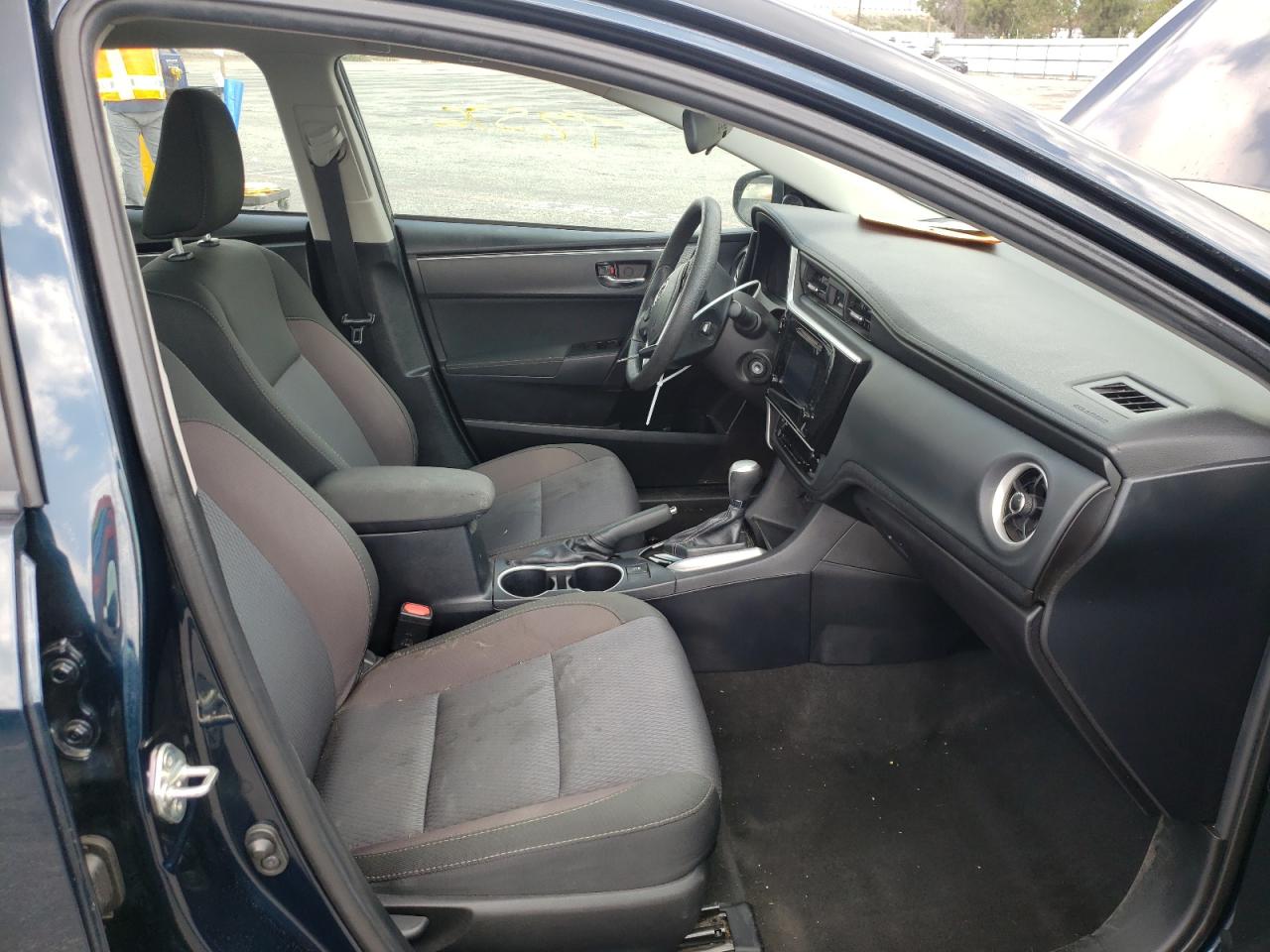 Photo 5 from auction – 2018 TOYOTA COROLLA L with VIN 2T1BURHE4JC070674