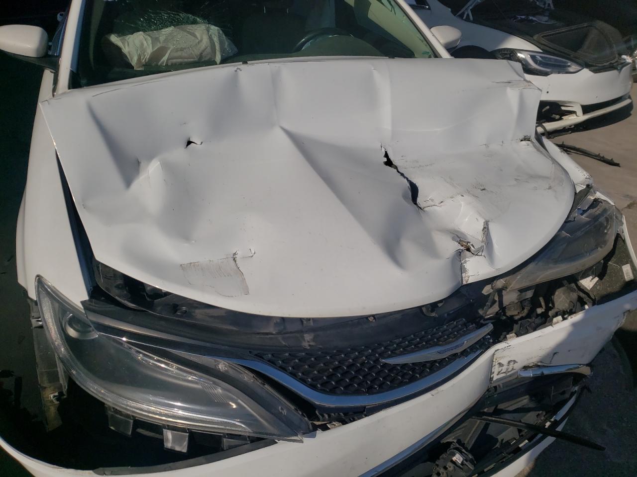 Photo 7 from auction – 2015 CHRYSLER 200 LIMITE with VIN 1C3CCCAB2FN761084