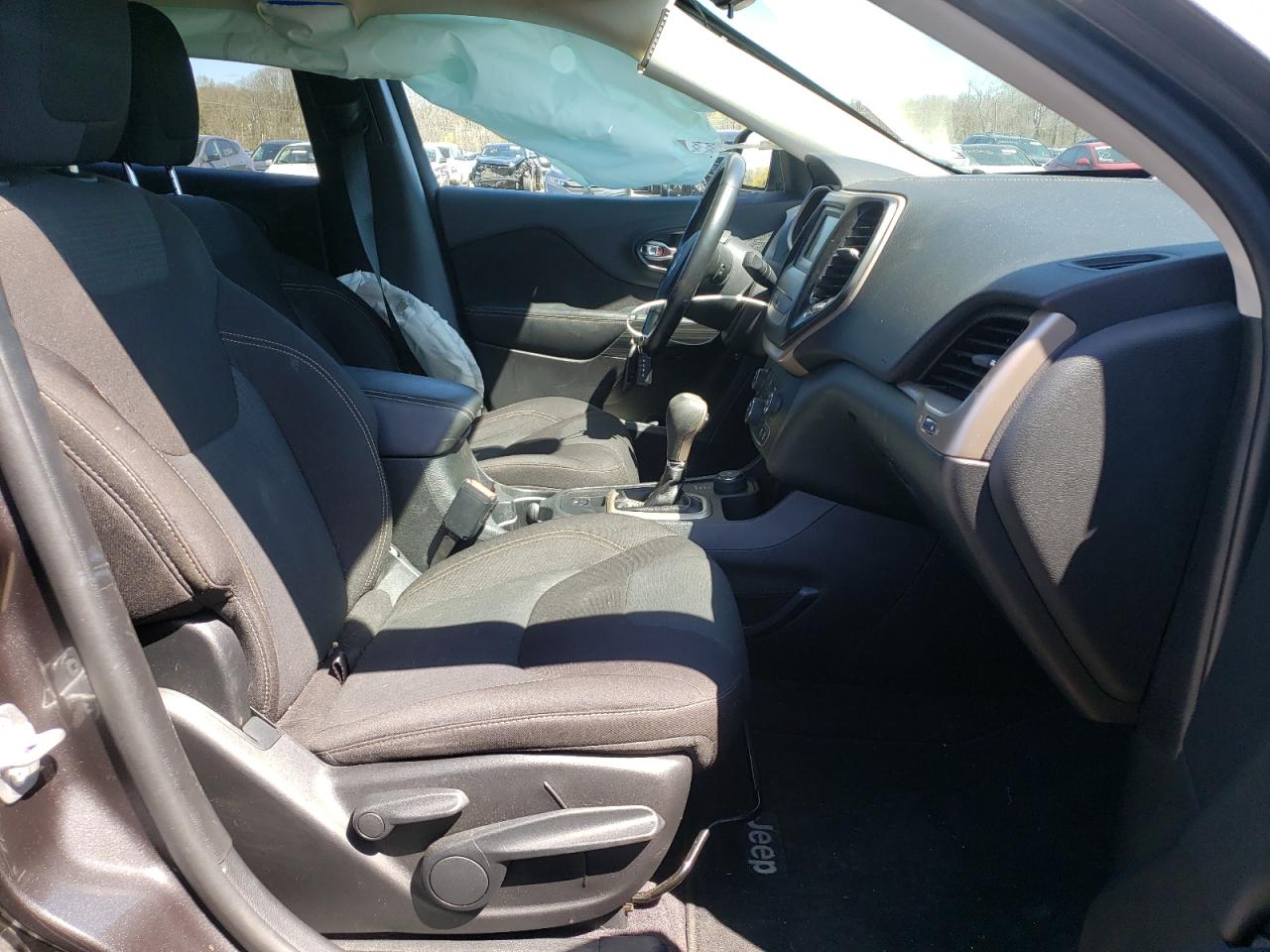 Photo 5 from auction – 2016 JEEP CHEROKEE L with VIN 1C4PJMCB7GW204172