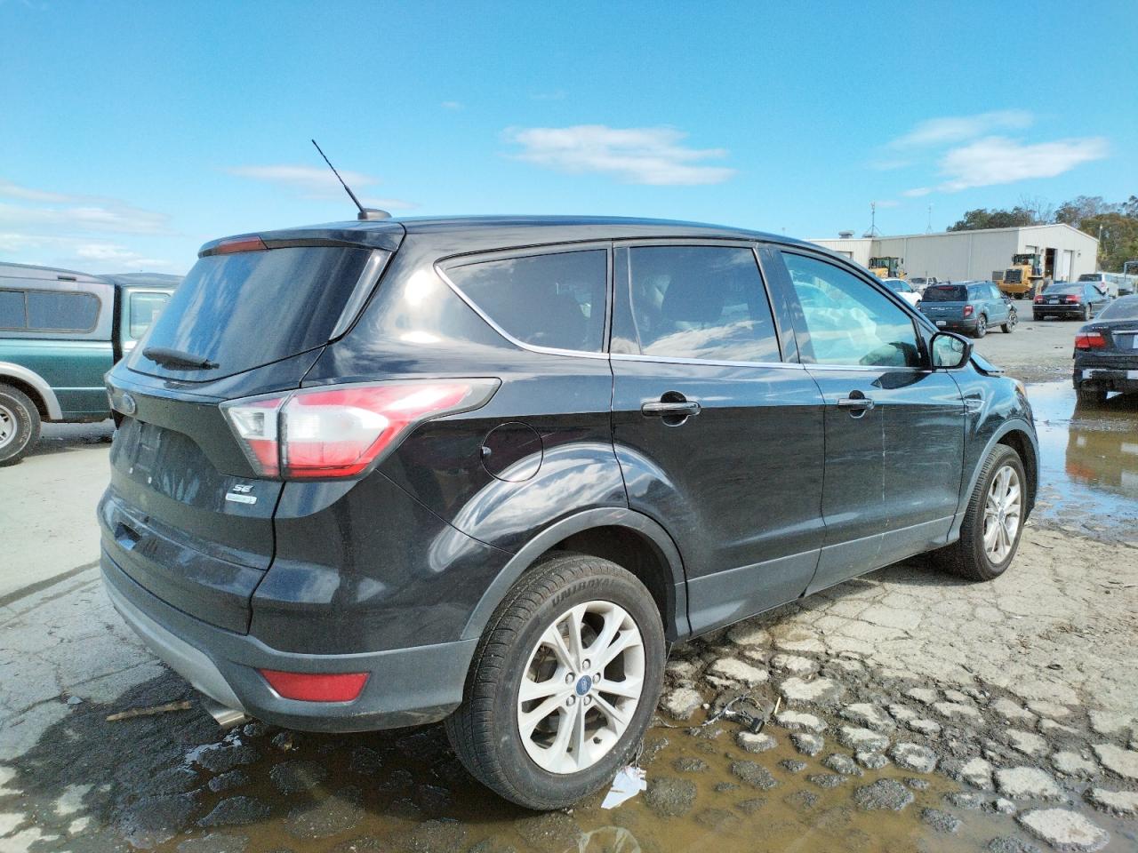 Photo 4 from auction – 2017 FORD ESCAPE SE with VIN 1FMCU0GD8HUA61736