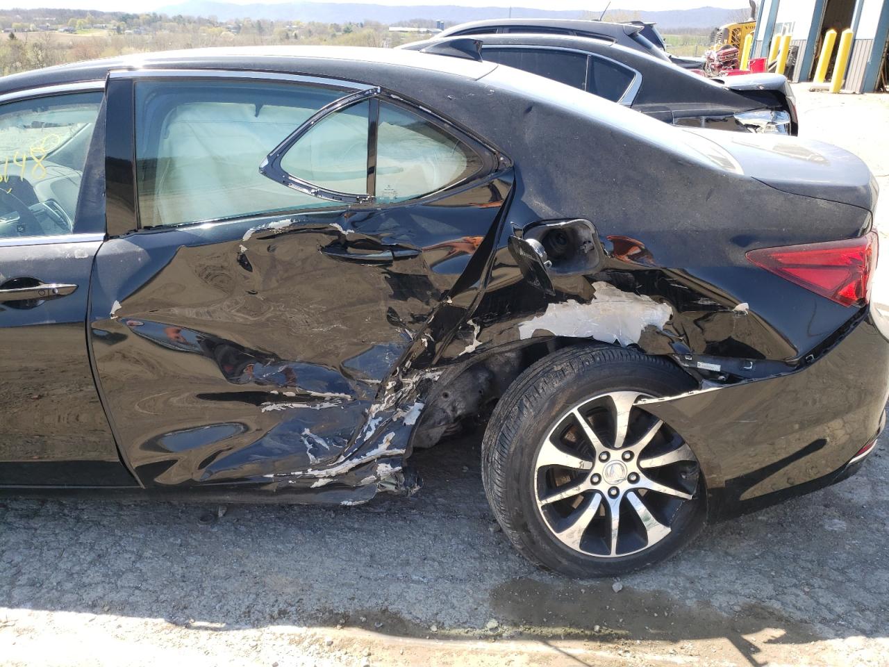 Photo 9 from auction – 2017 ACURA TLX TECH with VIN 19UUB1F54HA004077