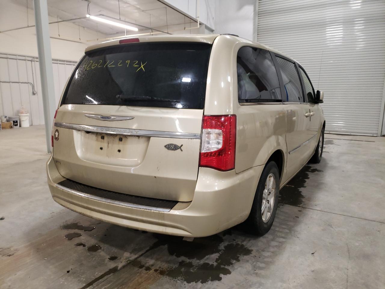 Photo 4 from auction – 2011 CHRYSLER TOWN & COU with VIN 2A4RR5DG5BR681602