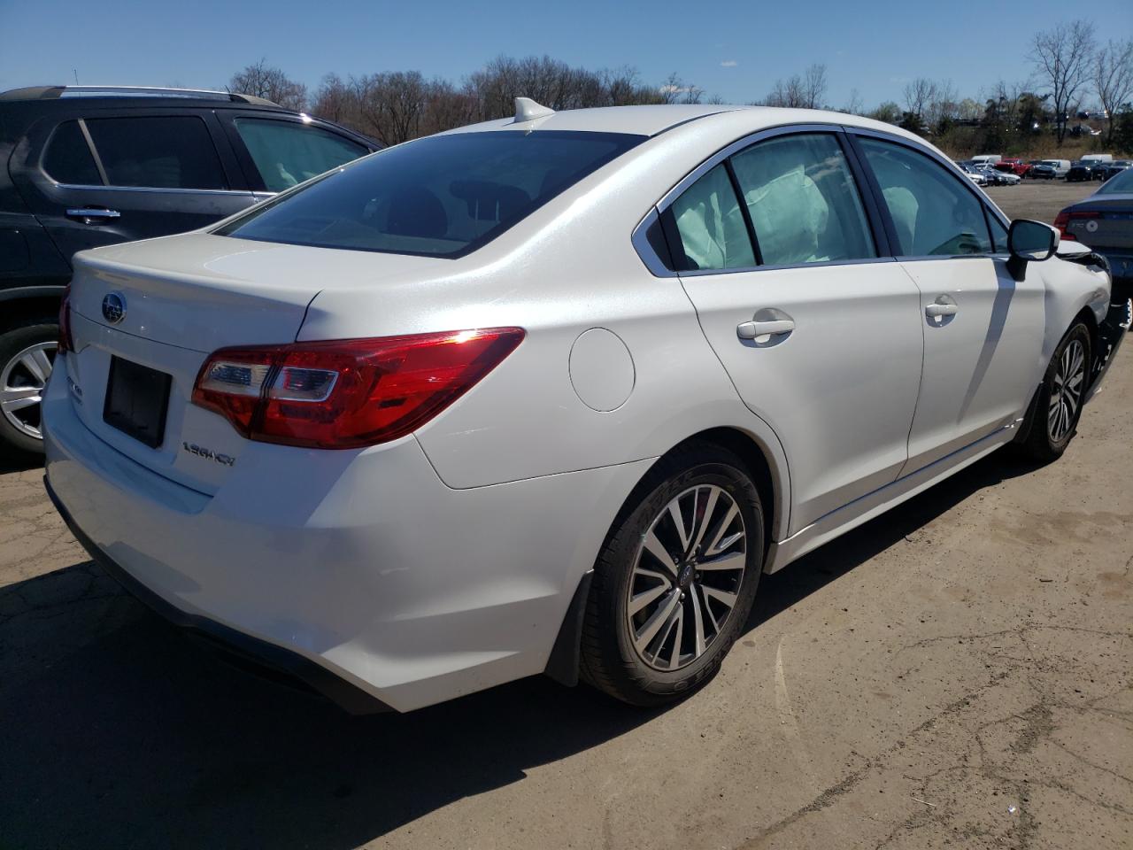 Photo 4 from auction – 2018 SUBARU LEGACY 2.5 with VIN 4S3BNAC67J3029592