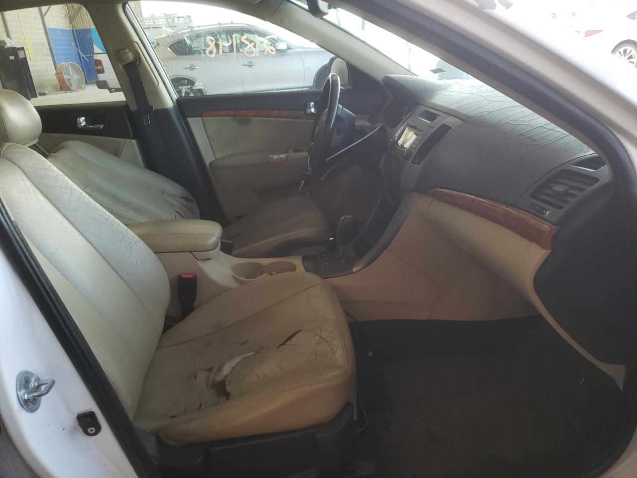 Photo 5 from auction – 2010 HYUNDAI SONATA SE with VIN 5NPEU4AF0AH580746