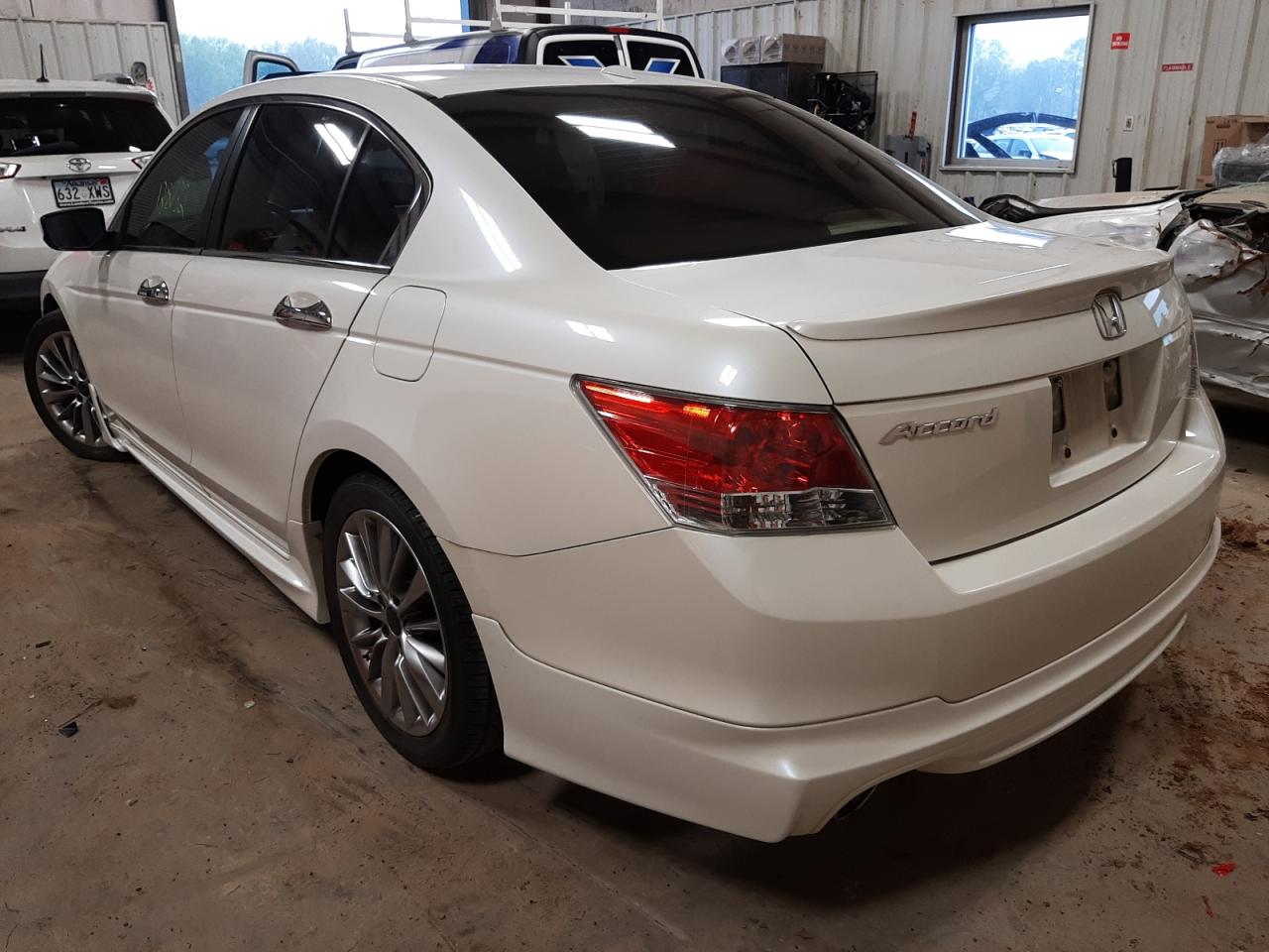 Photo 3 from auction – 2010 HONDA ACCORD EXL with VIN 1HGCP3F82AA023946