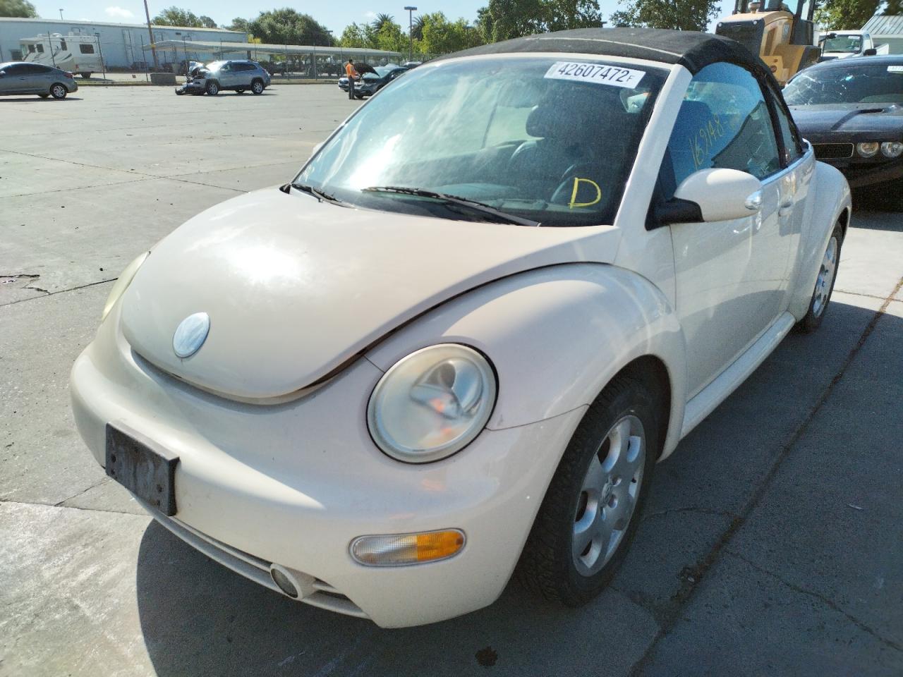 Photo 15 from auction – 2003 VOLKSWAGEN NEW BEETLE with VIN 3VWDD21Y43M332026