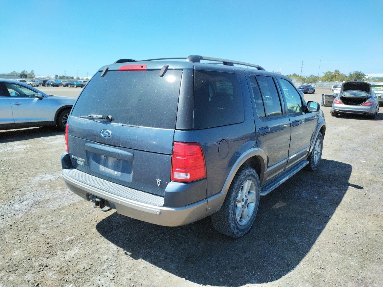 Photo 4 from auction – 2003 FORD EXPLORER E with VIN 1FMDU74W73UB15250