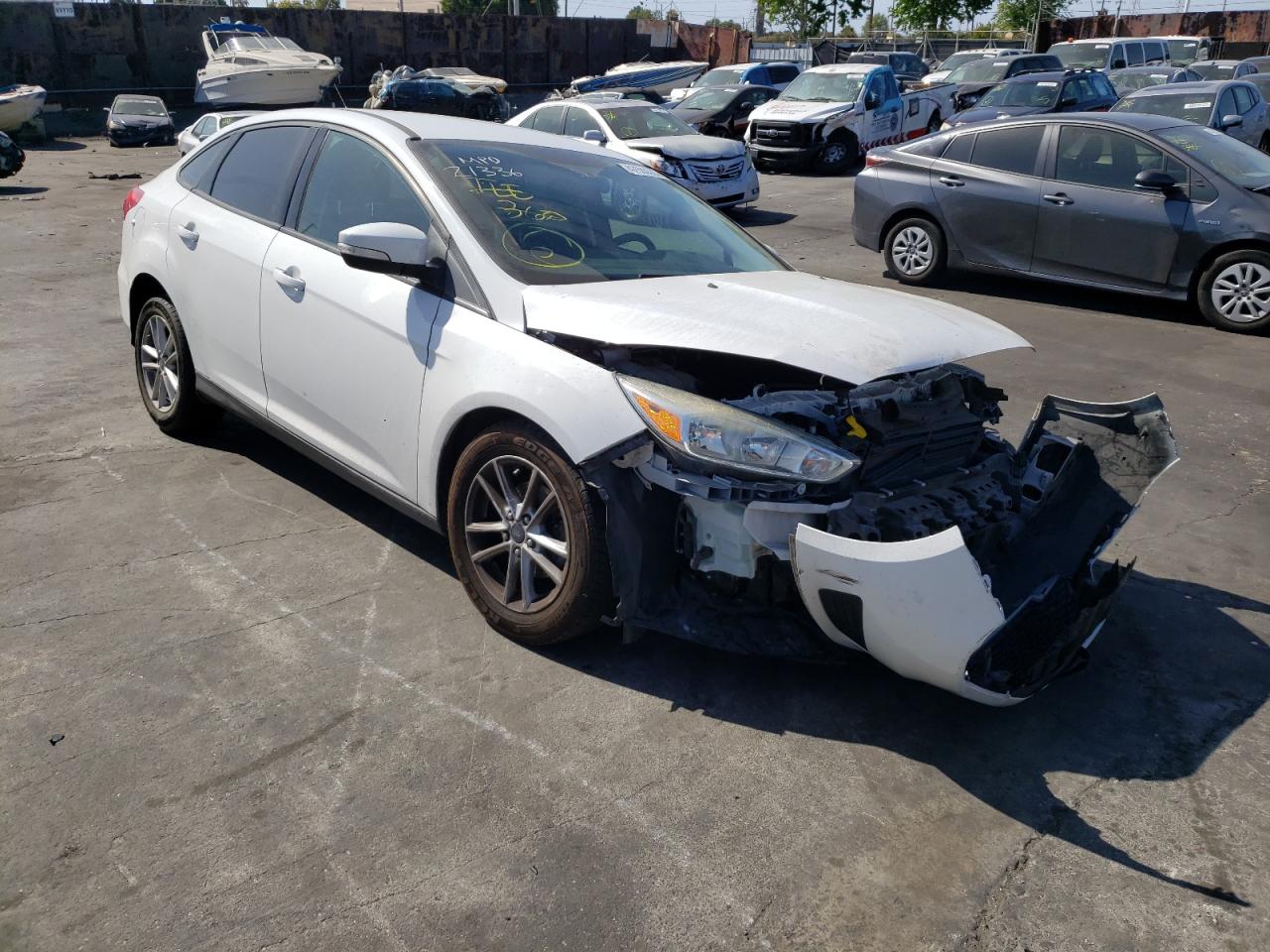 FORD FOCUS SE 2015 with VIN 1FADP3F22FL261876 - Photo from auction
