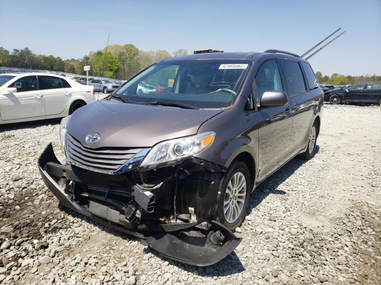 Photo 2 from auction – 2013 TOYOTA SIENNA XLE with VIN 5TDYK3DC1DS404835