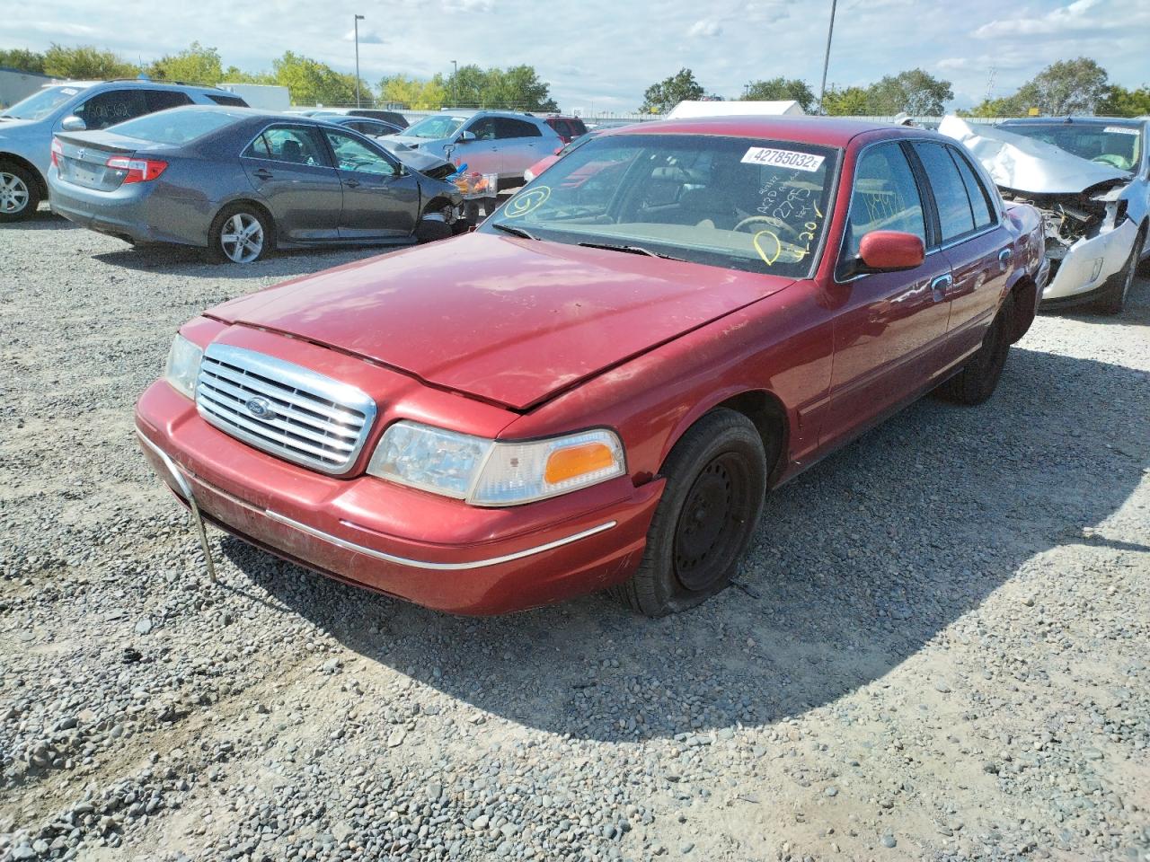 Photo 2 from auction – 2000 FORD CROWN VICT with VIN 2FAFP71W4YX152514