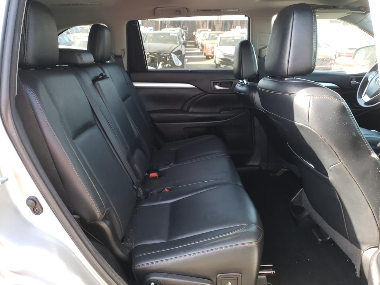 Photo 6 from auction – 2017 TOYOTA HIGHLANDER with VIN 5TDKZRFH9HS513403
