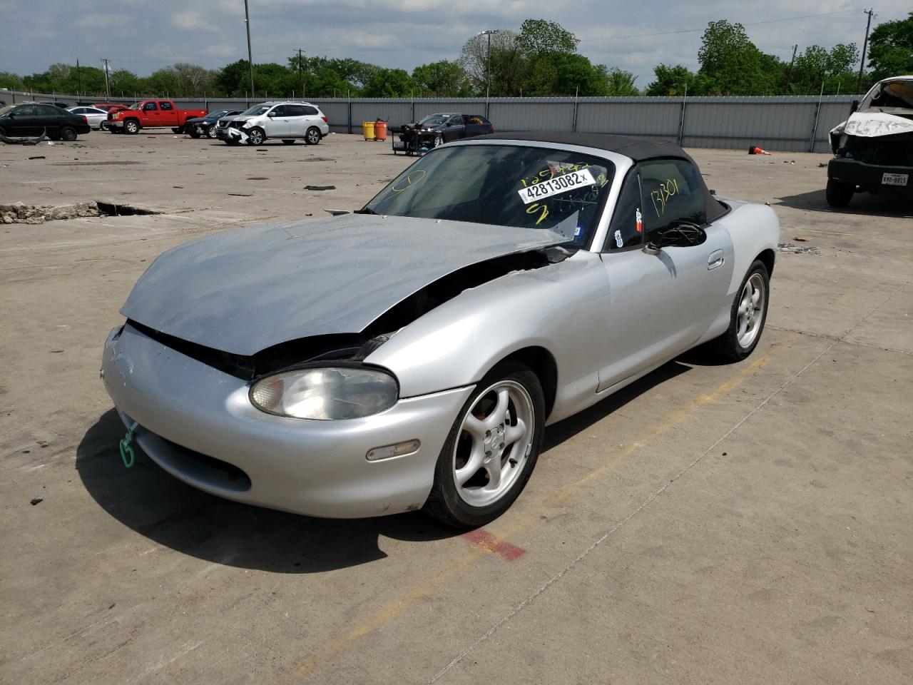 Photo 2 from auction – 1999 MAZDA MX-5 MIATA with VIN JM1NB3538X0125942