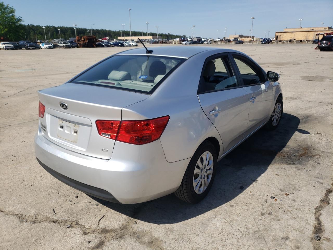 Photo 4 from auction – 2013 KIA FORTE EX with VIN KNAFU4A22D5686957