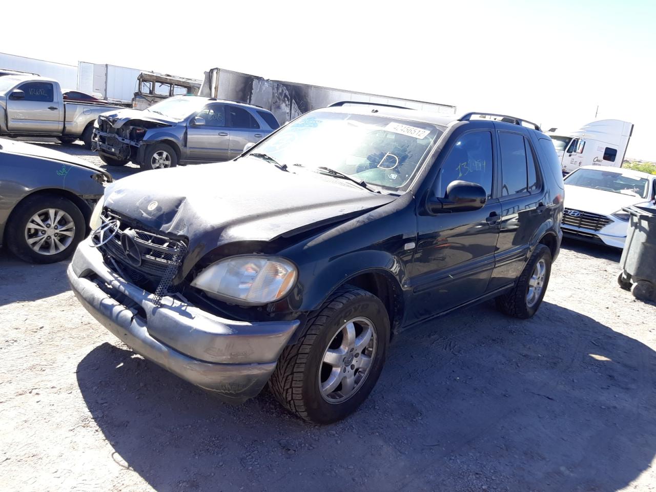 Photo 2 from auction – 2001 MERCEDES-BENZ ML 320 with VIN 4JGAB54E71A281173