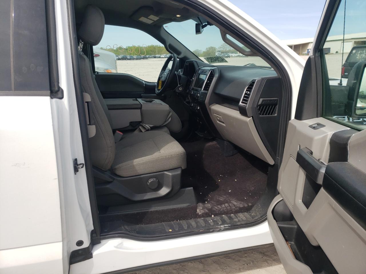 Photo 5 from auction – 2016 FORD F150 SUPER with VIN 1FTEX1CF1GFA73330