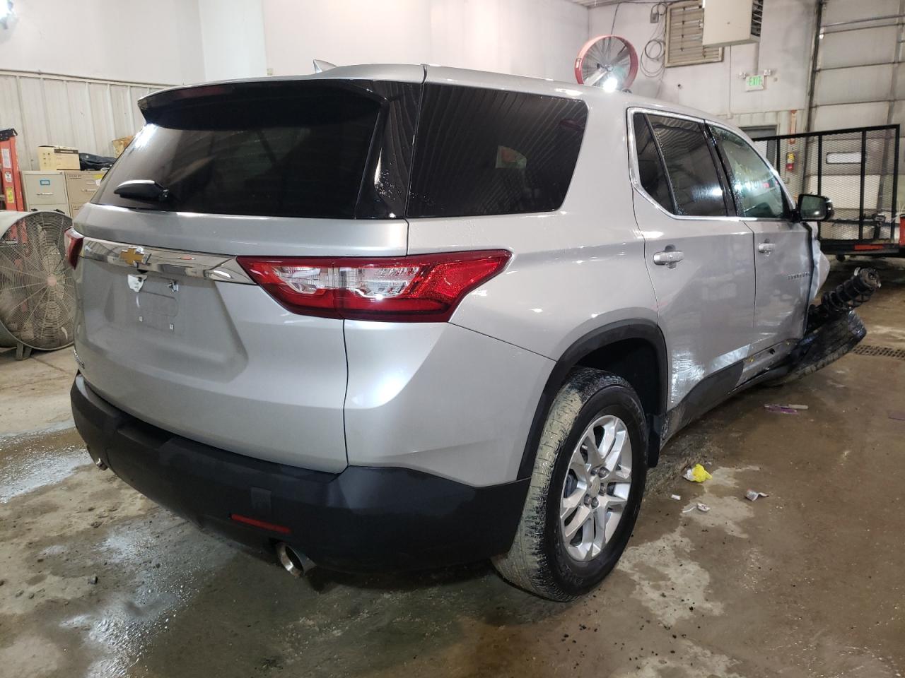 Photo 4 from auction – 2018 CHEVROLET TRAVERSE L with VIN 1GNERFKW9JJ283310