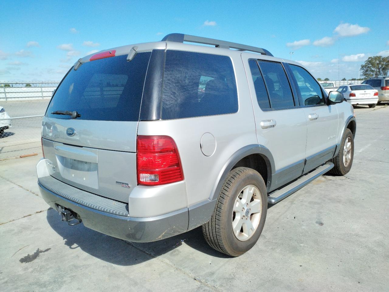 Photo 4 from auction – 2005 FORD EXPLORER X with VIN 1FMZU63EX5ZA64812