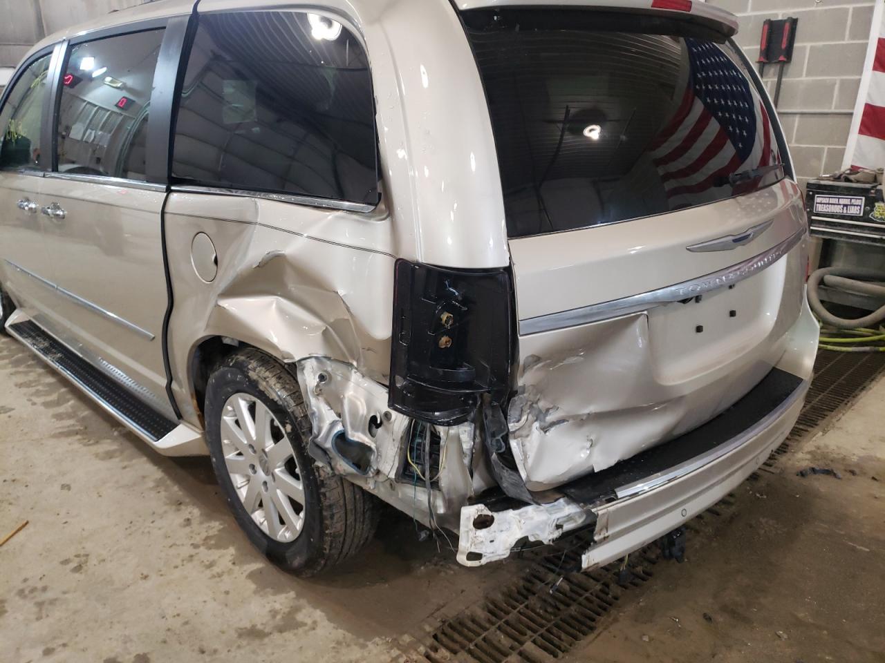 Photo 9 from auction – 2012 CHRYSLER TOWN & COU with VIN 2C4RC1CG2CR412931