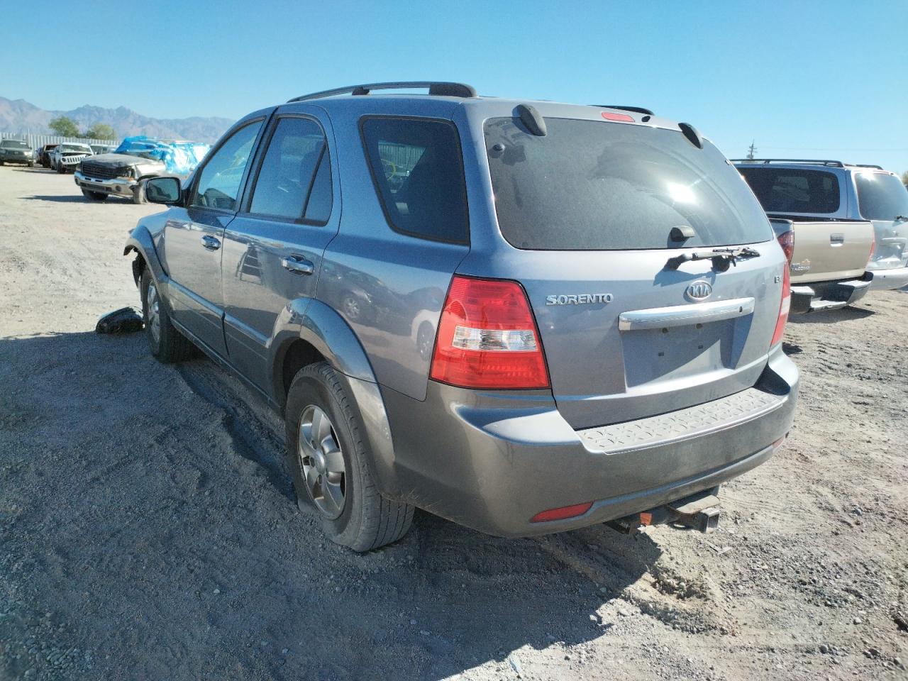 Photo 3 from auction – 2008 KIA SORENTO with VIN KNDJC736885762706