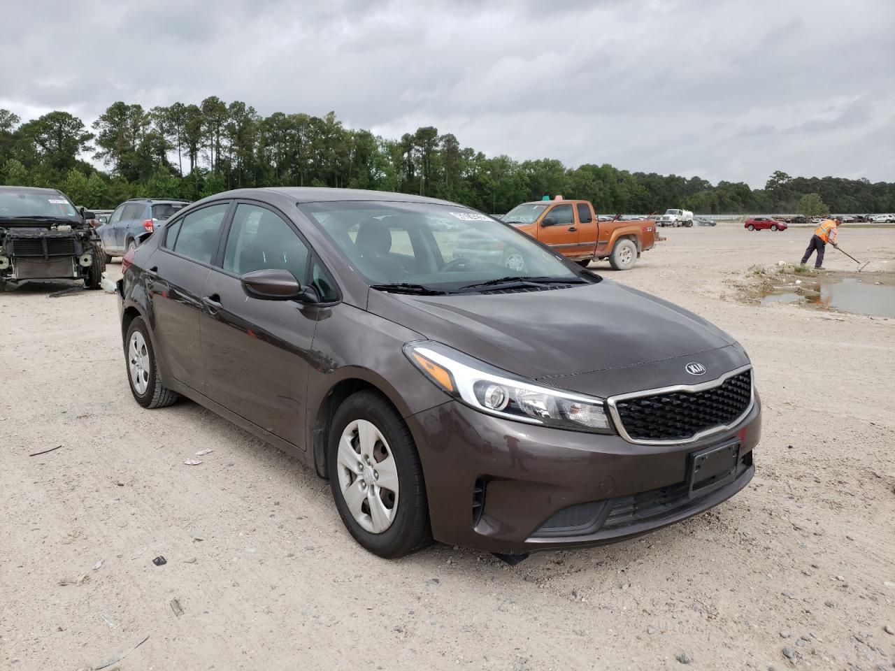 KIA FORTE LX 2017 with VIN 3KPFL4A7XHE010283 - Photo from auction