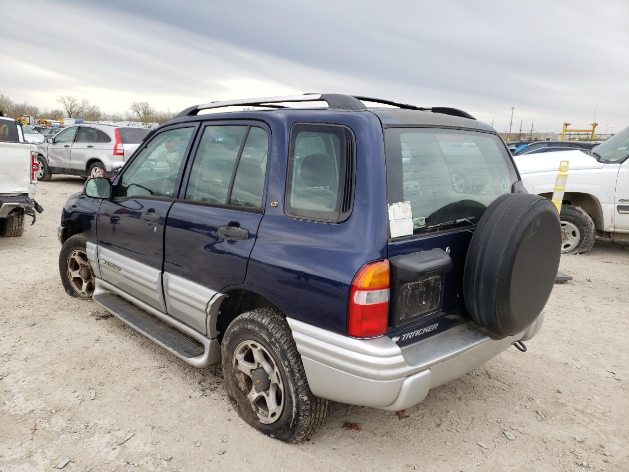 Photo 3 from auction – 2001 CHEVROLET TRACKER LT with VIN 2CNBJ634816952370