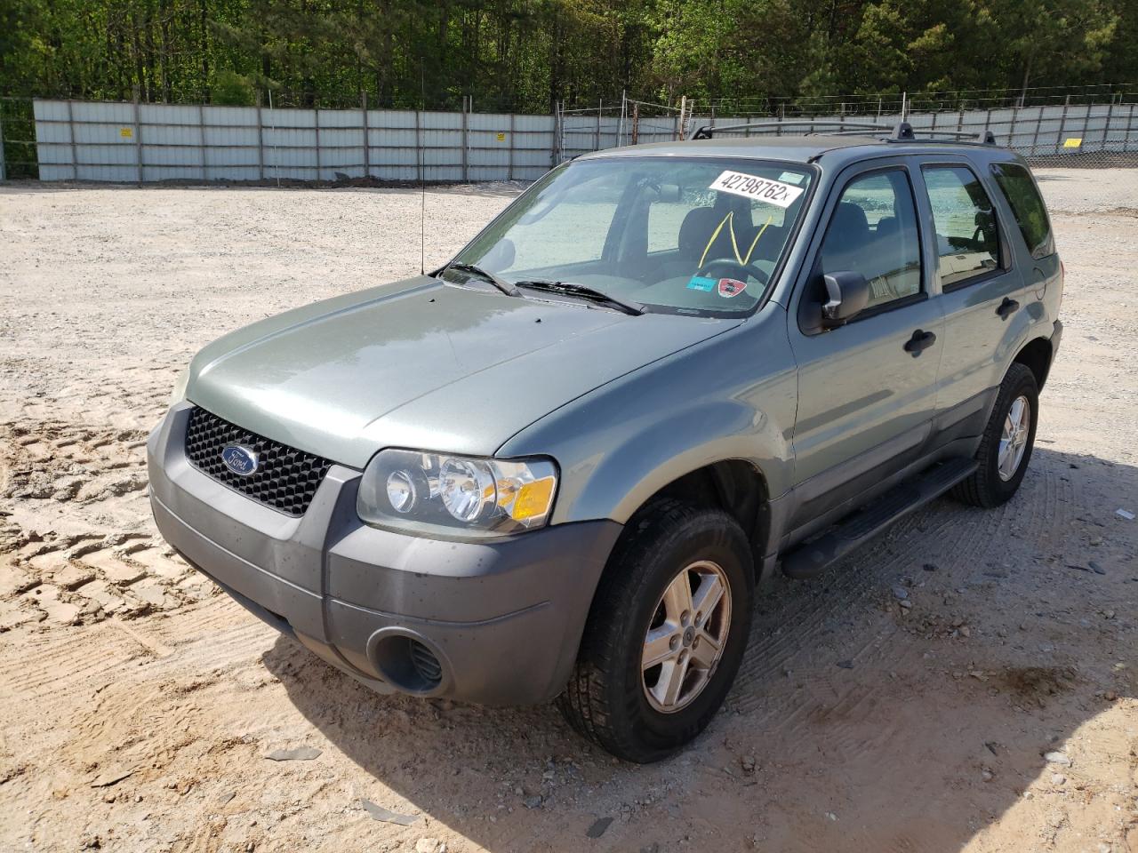 Photo 2 from auction – 2005 FORD ESCAPE XLS with VIN 1FMYU02Z35KB77068