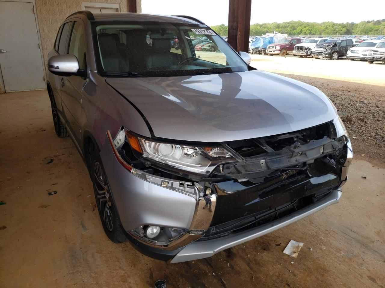 MITSUBISHI OUTLANDER 2016 z numerem VIN JA4AD3A30GZ010188 - Zdjęcie z aukcji