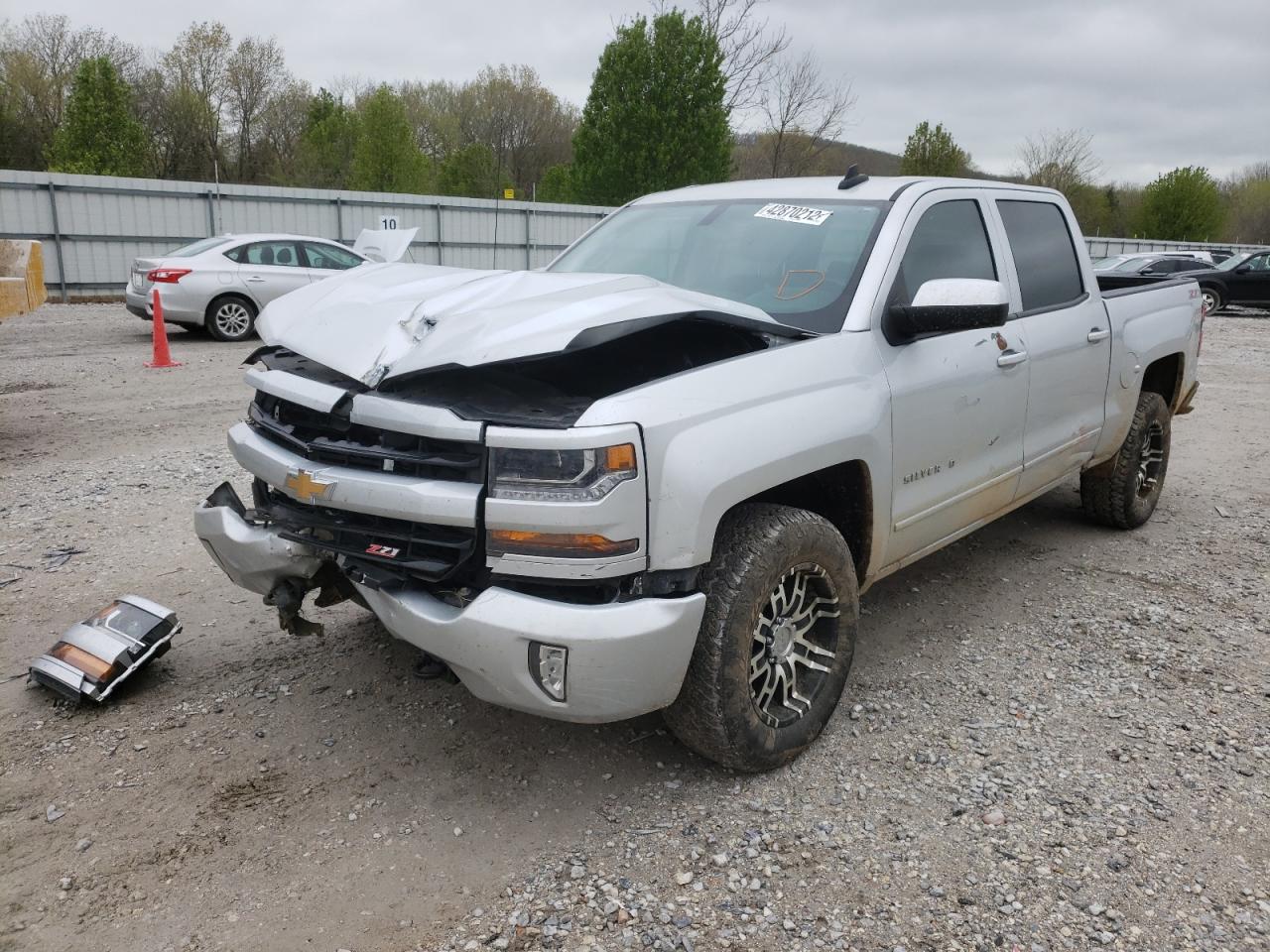 Photo 2 from auction – 2017 CHEVROLET SILVERADO with VIN 3GCUKREC7HG229687