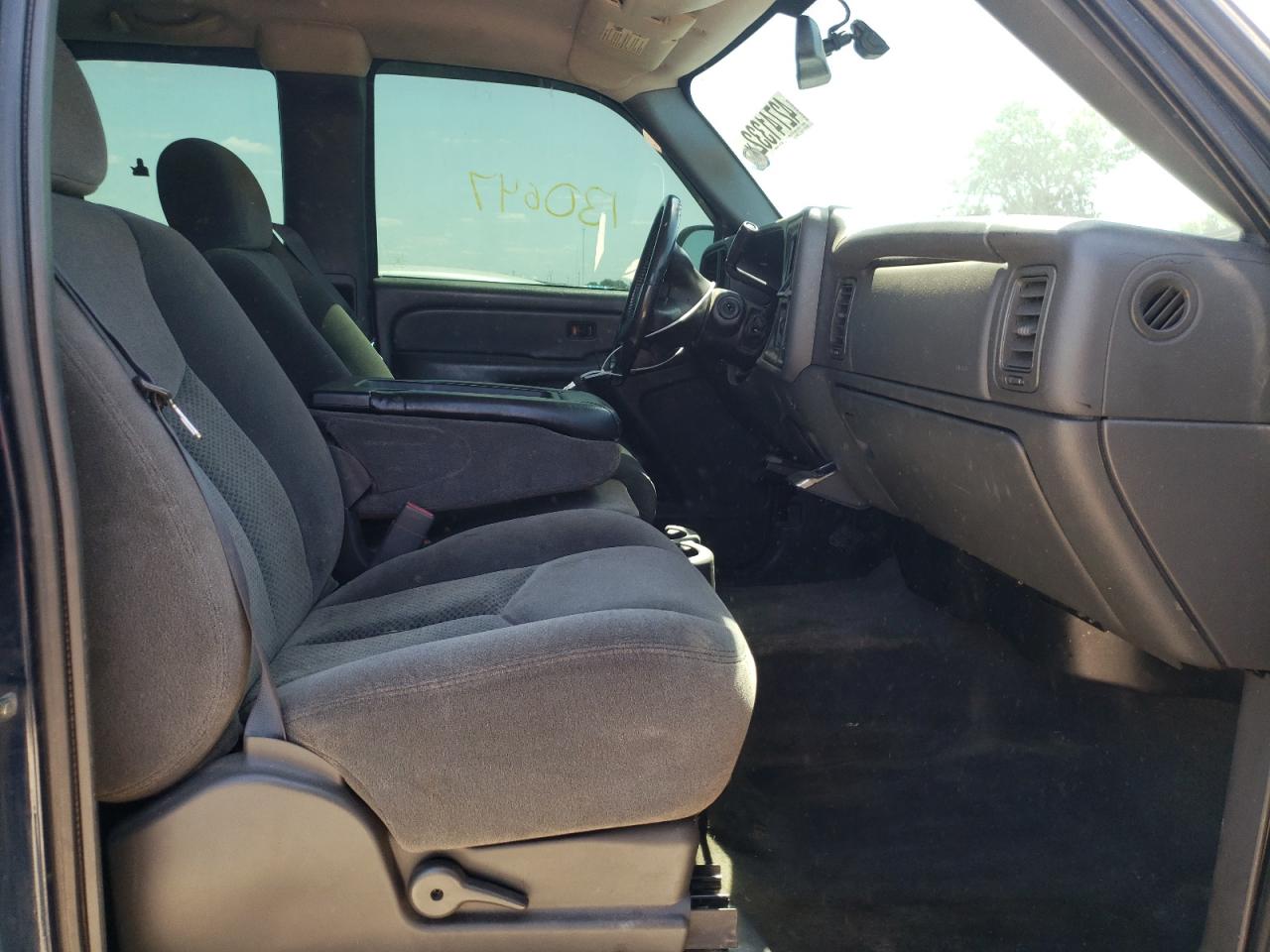 Photo 5 from auction – 2005 CHEVROLET SILVERADO with VIN 2GCEC19V251169207