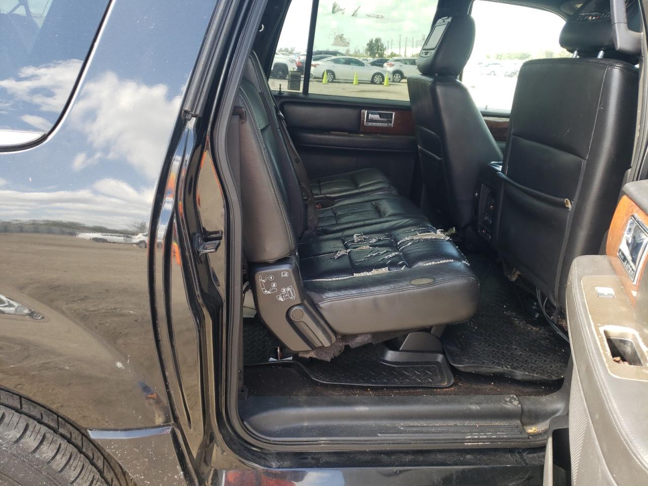 Photo 6 from auction – 2011 LINCOLN NAVIGATOR with VIN 5LMJJ3H58BEJ03474