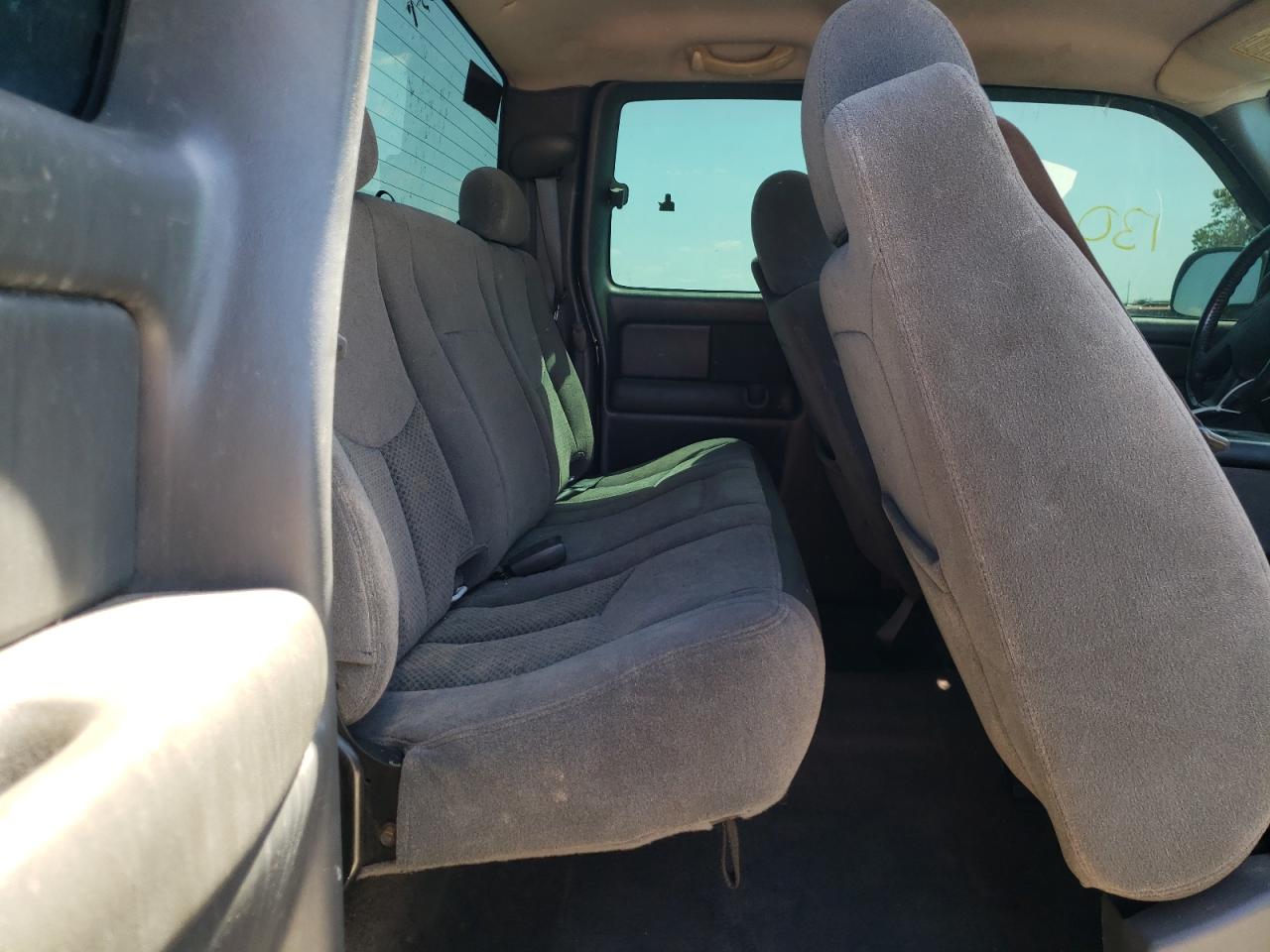 Photo 6 from auction – 2005 CHEVROLET SILVERADO with VIN 2GCEC19V251169207