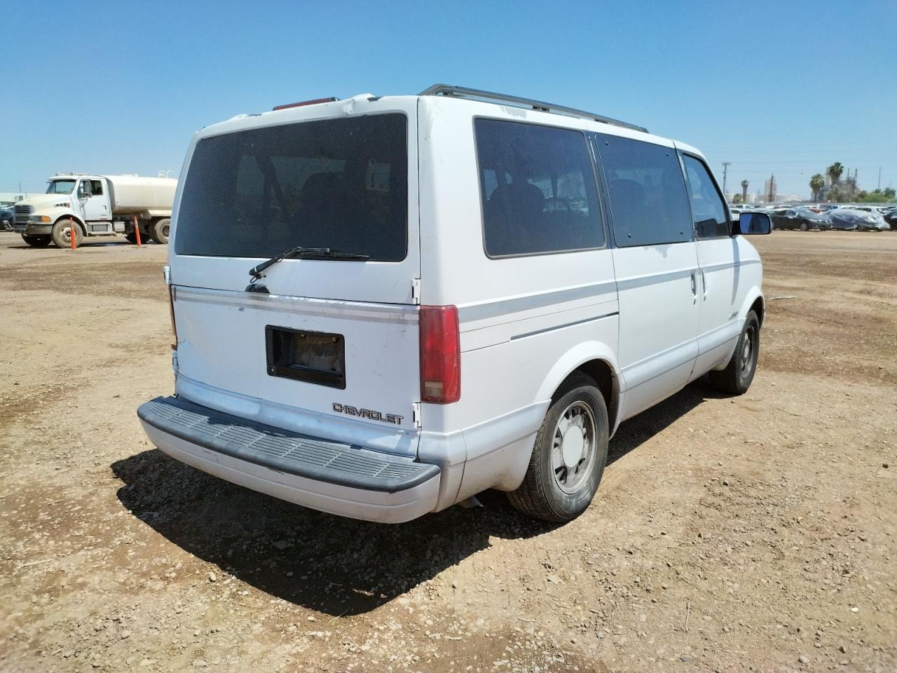 Photo 4 from auction – 1996 CHEVROLET ASTRO with VIN 1GNDM19W2TB108770