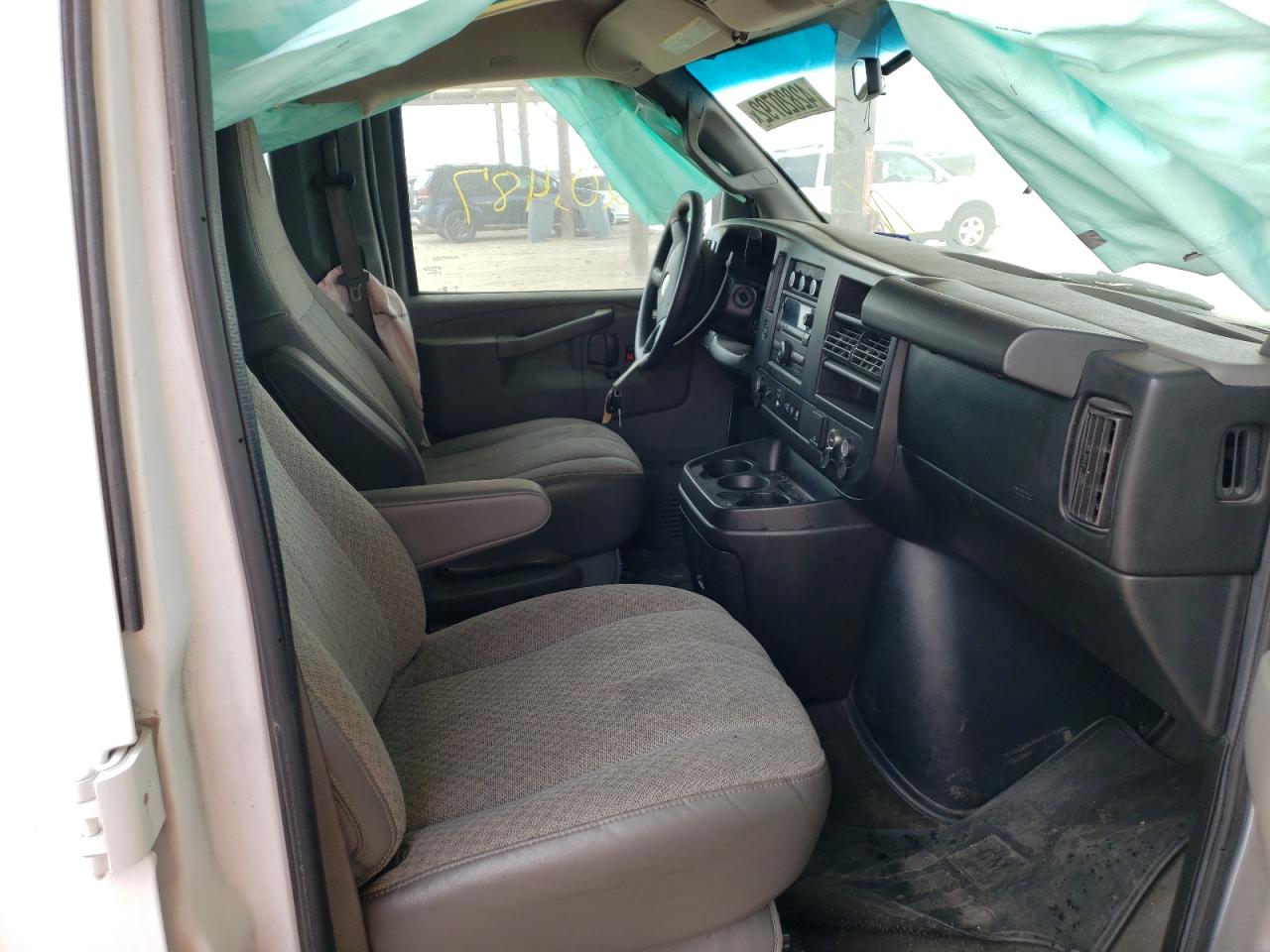 Photo 5 from auction – 2017 CHEVROLET EXPRESS G3 with VIN 1GAZGPFG9H1240808