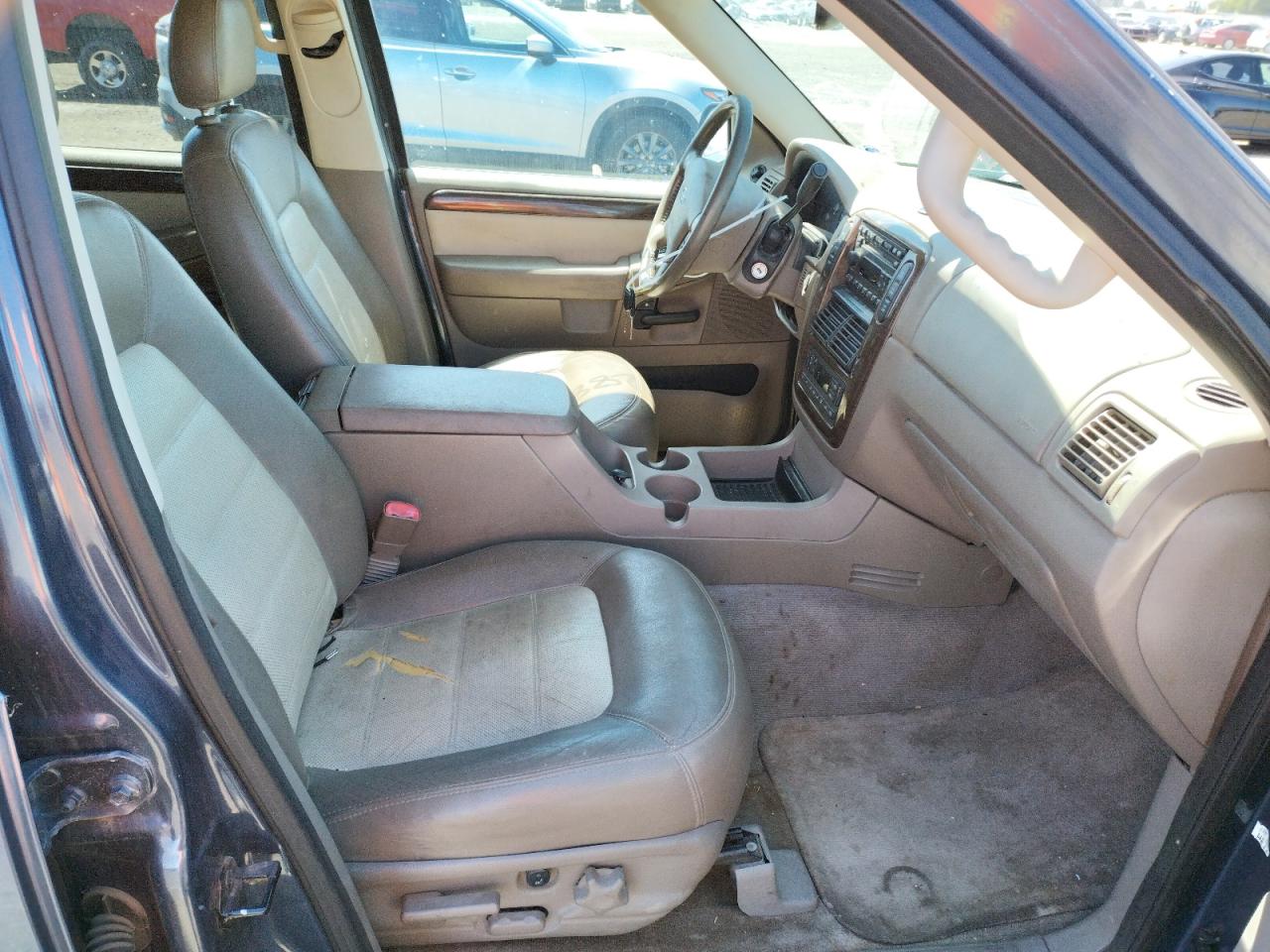 Photo 5 from auction – 2003 FORD EXPLORER E with VIN 1FMDU74W73UB15250