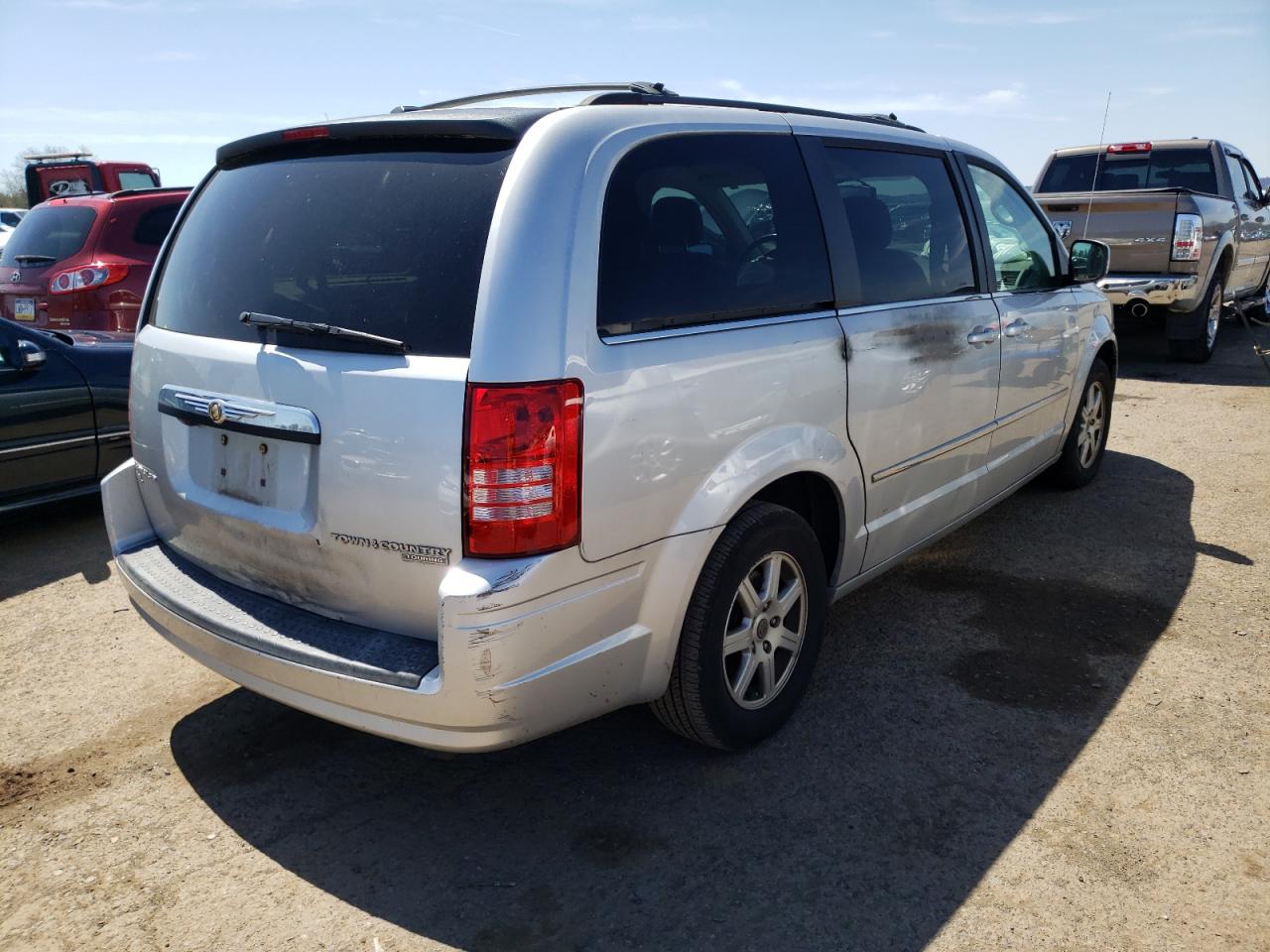 Photo 4 from auction – 2010 CHRYSLER TOWN & COU with VIN 2A4RR8DX8AR394724